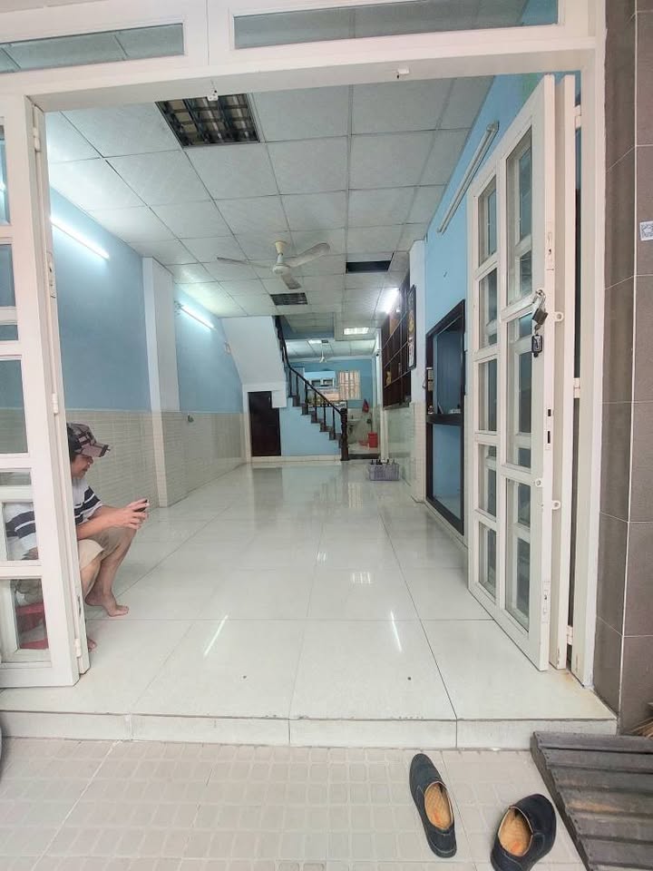 Nhà nguyên căn hẻm 6m đường Ny Sư Huỳnh Liên, quận Tân Bình 60m² - Giá 11 triệu, phù hợp cho thuê văn phòng!