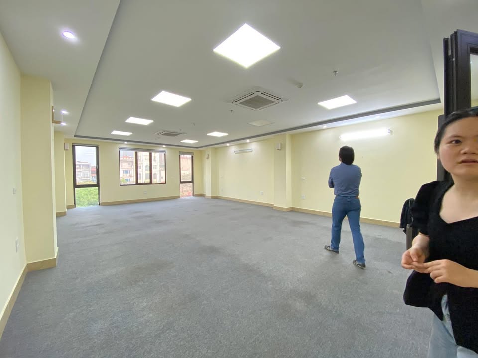 Văn phòng cho thuê Hạ Đình 70m² giá 10 triệu - Không gian thoáng đãng, ánh sáng tự nhiên!