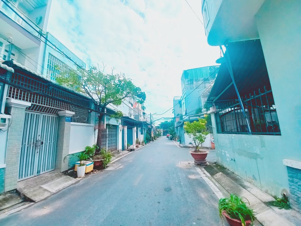 Đất nền đường 109, Phước Long B, quận 9, 136m² giá 10.5 tỷ - Sổ hồng riêng, xây dựng tự do!