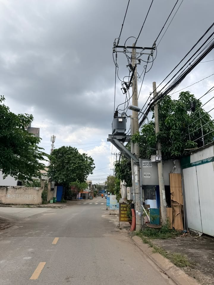 Nhà 2 tầng mặt tiền Phú Hữu - Thủ Đức 71m² giá 3.99 tỷ - Cơ hội đầu tư tuyệt vời!