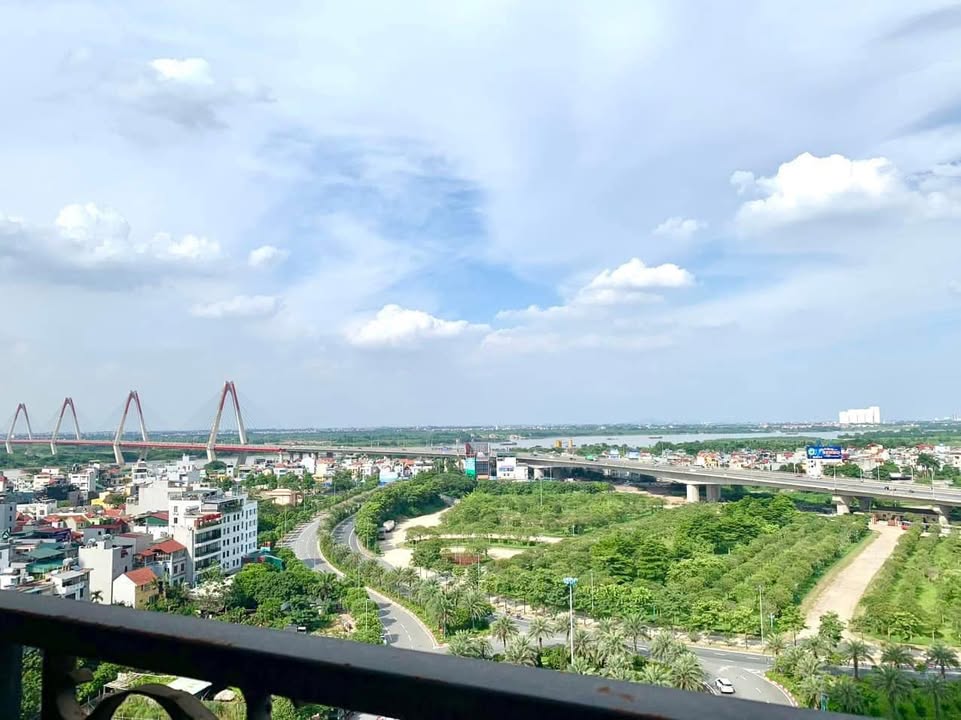 Căn hộ Sunshine Riverside Tây Hồ 82m² giá 16 triệu - View cầu Nhật Tân đẹp mắt!