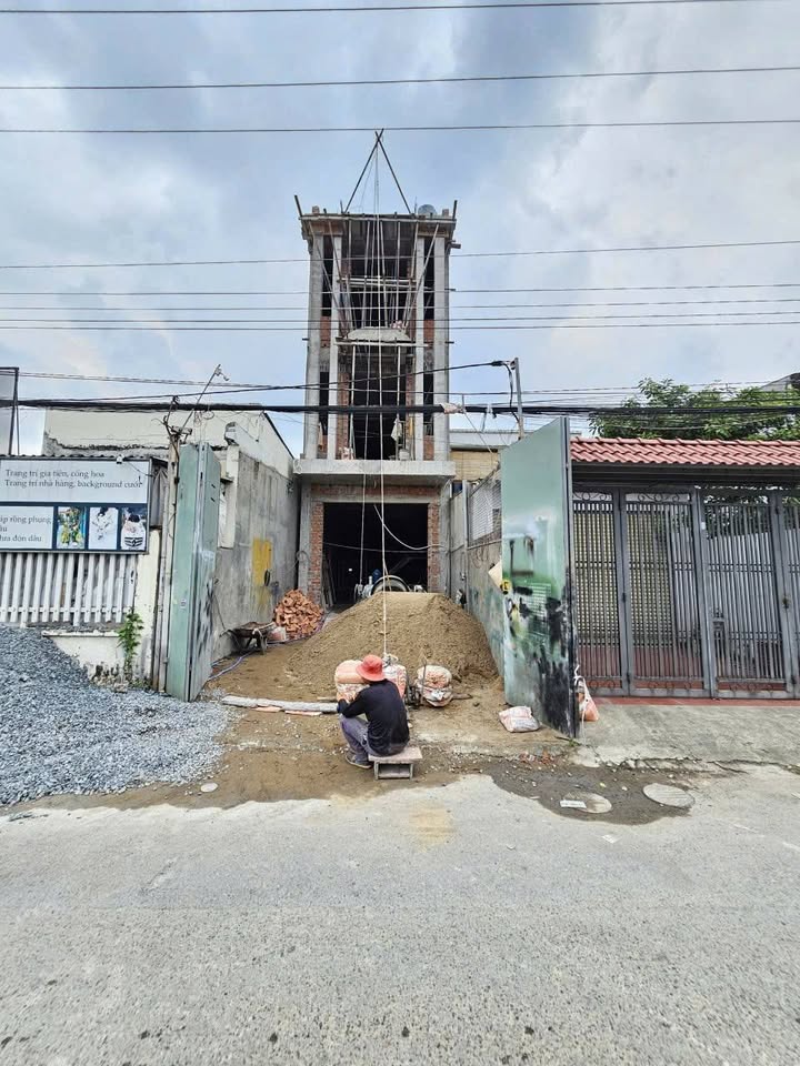 Nhà phố Dĩ An 103.9m² giá 6.9 tỷ - Thiết kế hiện đại, sẵn sàng ở ngay!