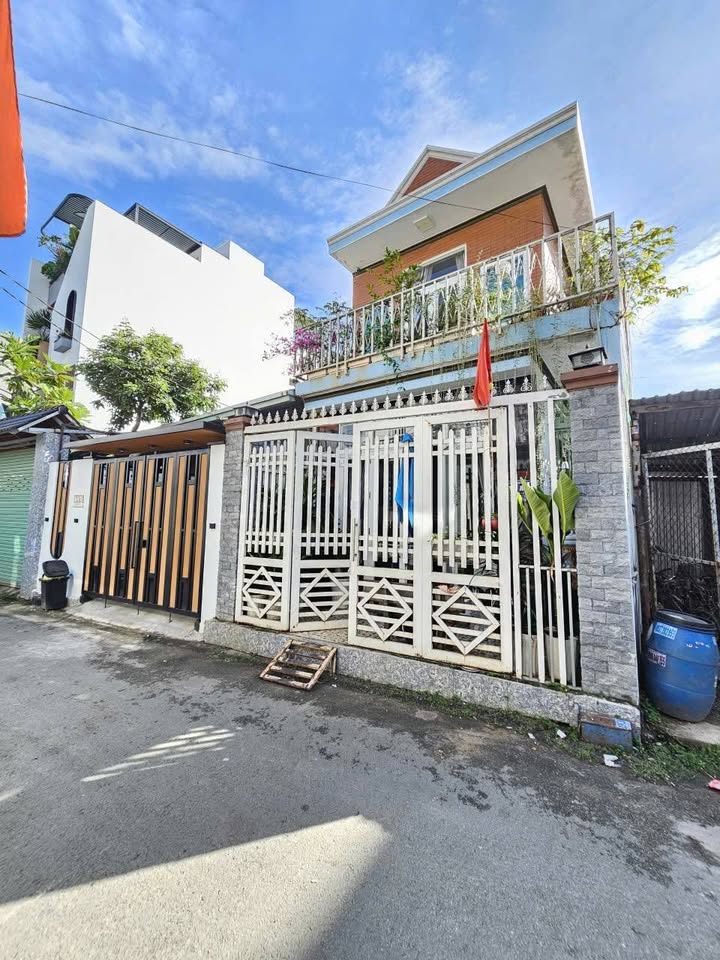 Nhà phố Dĩ An 75.2m² giá 5.5 tỷ - Sổ hồng riêng, gần Big C chỉ 400m!