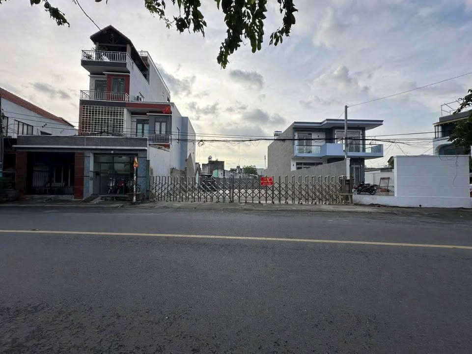 Bán gấp FrontHouse mặt tiền Nguyễn Tri Phương, Dĩ An 324m² giá 20 tỷ - Đầu tư sinh lời ngay!