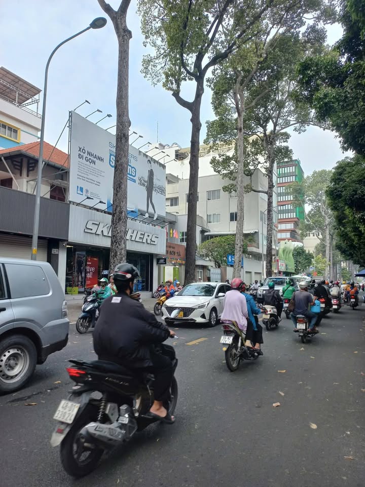 Nhà bán đường Nguyễn Thiện Thuật, quận 3 - 32m² giá 8 tỷ - Khu ẩm thực sầm uất