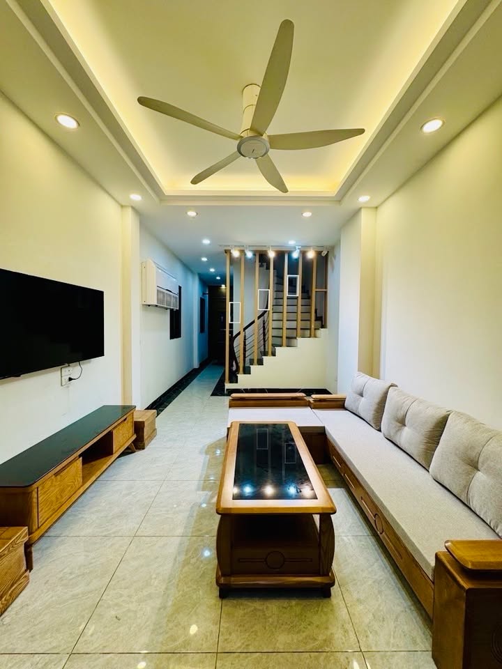 Nhà đẹp Ngọc Thụy Long Biên 39m² giá 7.4 tỷ - Full nội thất, chỉ việc vào ở!