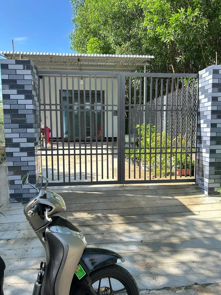 Nhà bán tại Tư Nghĩa, Quảng Ngãi 274m² giá chỉ 800 triệu - Thiết kế thoải mái, gần chợ Nghĩa Kỳ!