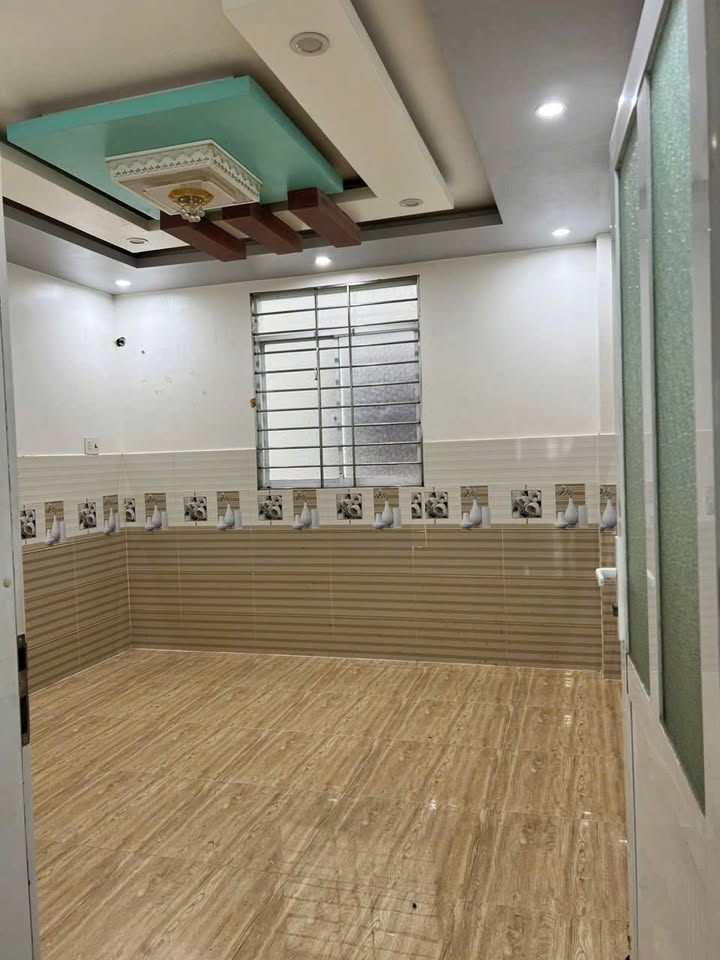 Cho thuê nhà mặt tiền đường 30/4, TP Sóc Trăng 200m² giá 15 triệu - Phù hợp kinh doanh đa dạng