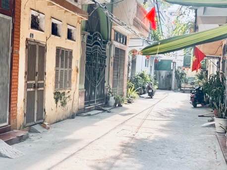 Nhà phố Lạc Long Quân, Ba Đình 38m² giá 7.85 tỷ - Chỉ 2 phút ra hồ Tây!