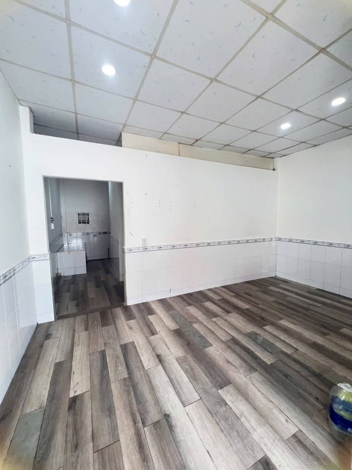 Cho thuê nhà hẻm Nguyễn Trung Trực, Rạch Giá 50m² giá 2.7 triệu - Sân đậu xe tiện lợi!