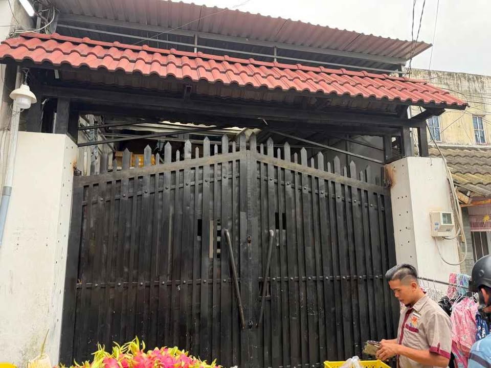 Nhà cấp 4 quận 8, 100m² - Mặt tiền đường Phạm Hùng, Giá thỏa thuận!