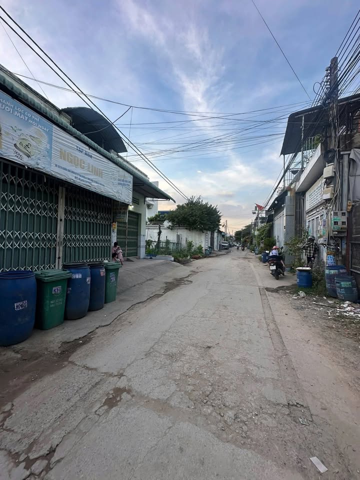 Nhà cấp 4 gần đường Bình Chuẩn 34, 221,4m² giá 4,2 tỷ - Sổ hồng riêng, ô tô vào thoải mái!