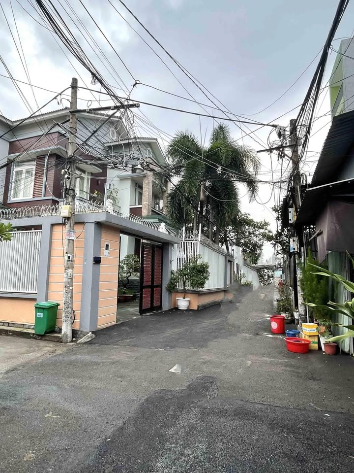 Nhà cấp 4 lô góc 2 mặt tiền hẻm xe hơi 101m² tại Hiệp Bình Phước chỉ 7.98 tỷ