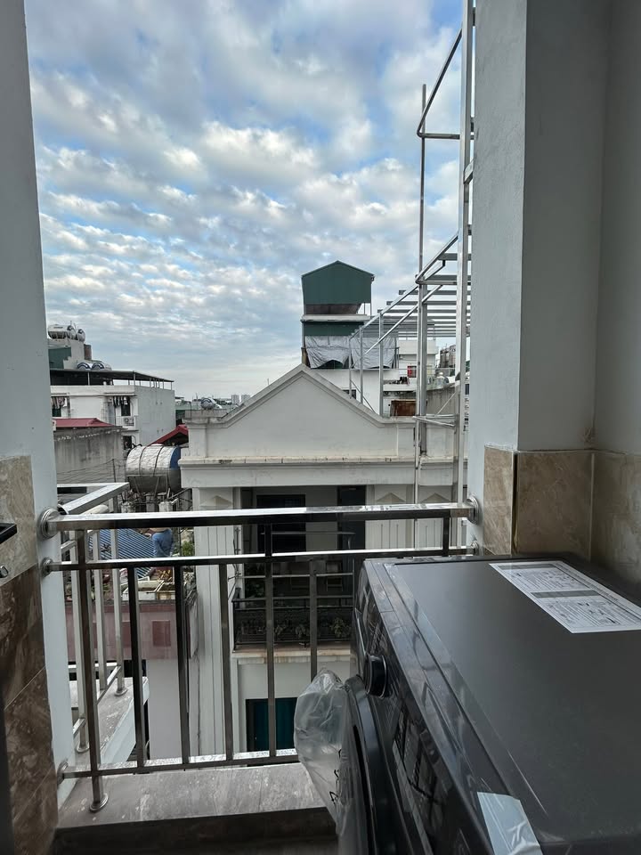 Phòng cho thuê 193 Phú Diễn, 30m² giá 5 triệu - Nội thất đầy đủ, ban công thoáng mát!