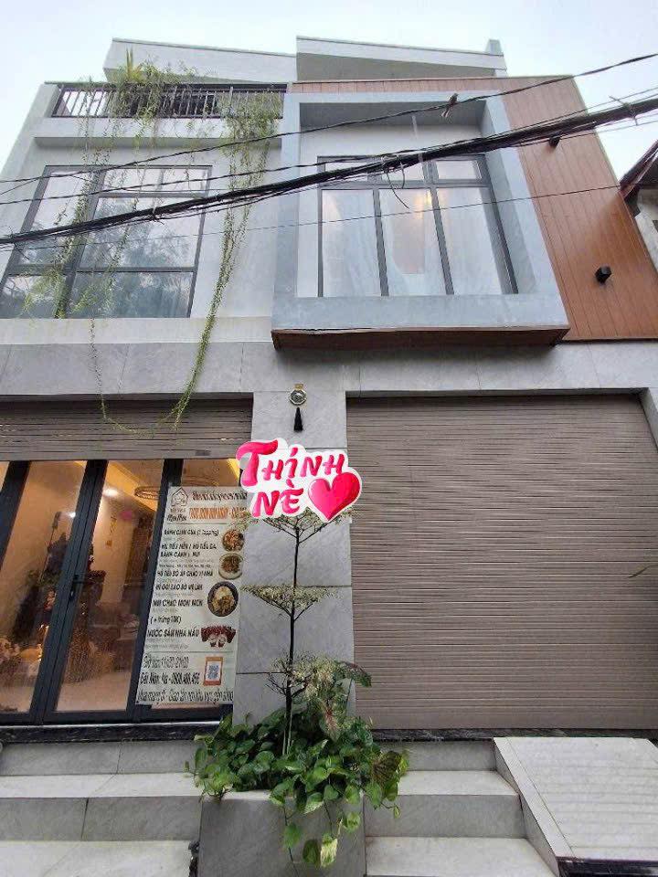 Nhà phố Q7, Nguyễn Văn Linh 112m² giá 14 tỷ - Full nội thất sang trọng!