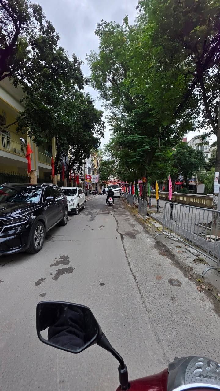 Nhà riêng Cầu Giấy 47m² giá 12.9 tỷ - Đường lớn, góc thoáng sáng!