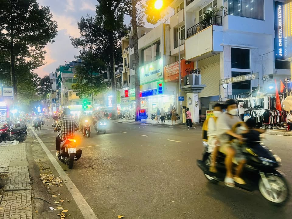 Nhà mặt tiền Nguyễn Tri Phương, Quận 10, 39m² - Cho thuê ngay!