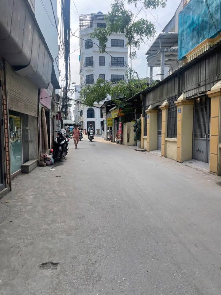 Nhà phố Định Công, Thanh Xuân 44m² giá 10 tỷ - Ô tô đỗ cửa, thang máy hiện đại!