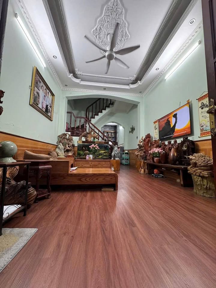 Nhà dân xây Hoàng Mai 50m² giá 9.7 tỷ - Chỉ việc vào ở ngay!