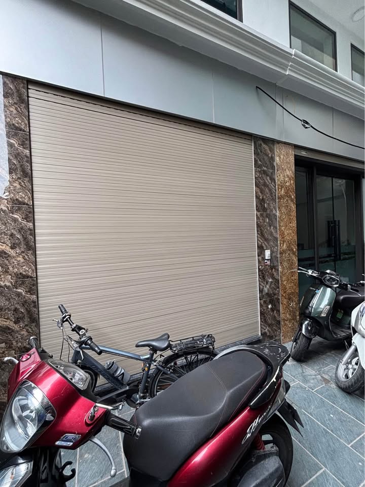 Nhà Định Công 41m² giá 8 tỷ - Khu vực yên tĩnh, gần chợ và ô tô!