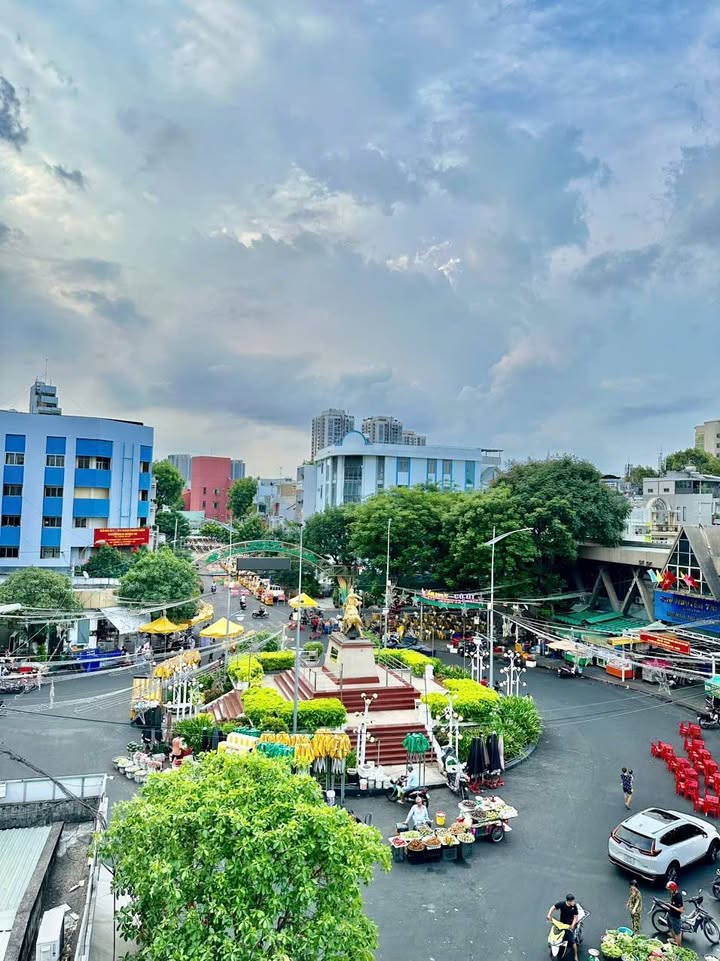 FrontHouse mặt tiền đường Nguyễn Lâm, Quận 10, 75m² giá 19 tỷ - Kinh doanh đêm ngày!