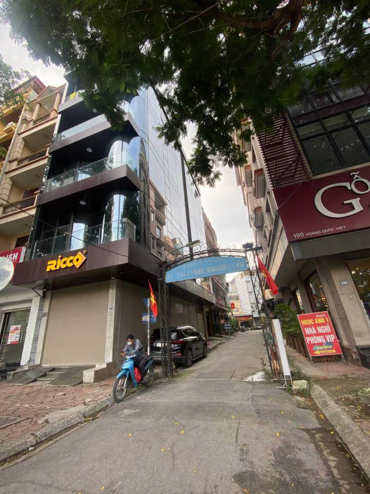 Nhà riêng Hoàng Quốc Việt 70m² giá 31.8 tỷ - Ô tô đỗ cửa, chỉ 5m ra phố!