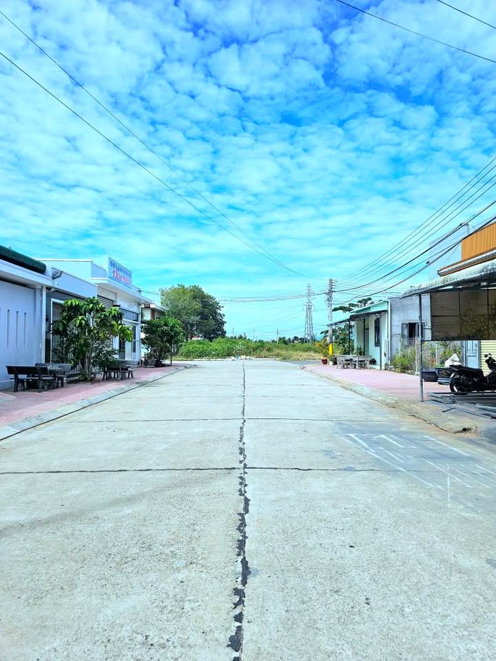 Đất nền Hồng Liêm, Hàm Thuận Bắc 100m² giá 1.55 tỷ - Sát cổng chào Phan Thiết!