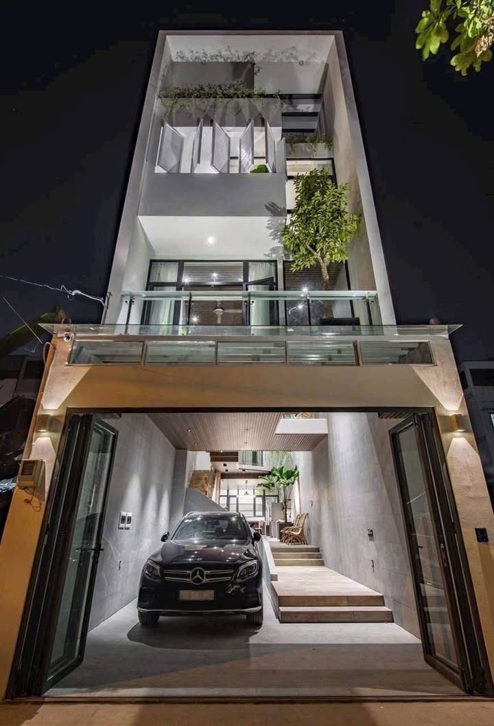 Nhà phố sang trọng quận Bình Tân 100m² giá 18.5 tỷ - Vị trí đắc địa gần EON Mall!