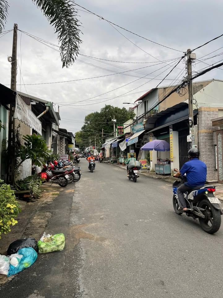 Nhà phố Tam Hiệp Biên Hòa 90m² giá 3.3 tỷ - Sổ hồng riêng, gần chợ!