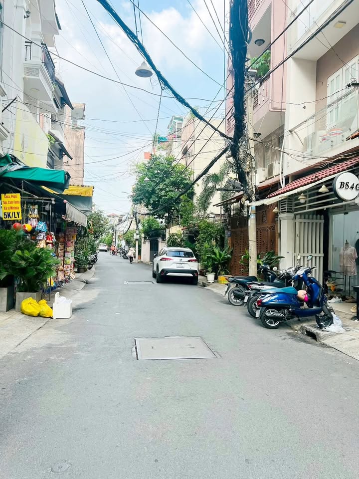 Nhà 4 tầng Phú Trung, Tân Phú 86m² giá 10 tỷ - Hẻm xe tải thông thoáng!