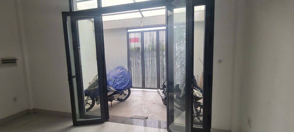 Cho thuê nhà mặt tiền đường M1, quận Bình Tân, 100m² - Thang máy, 4 tầng, giá tốt!