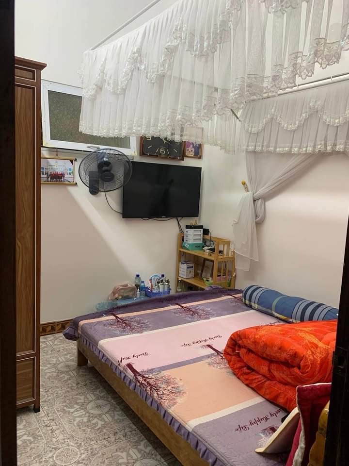 Nhà 2 tầng 1 tum tại đường Nguyễn Trãi, Hà Giang, diện tích 106m² - Tiện kinh doanh, gần trường học!