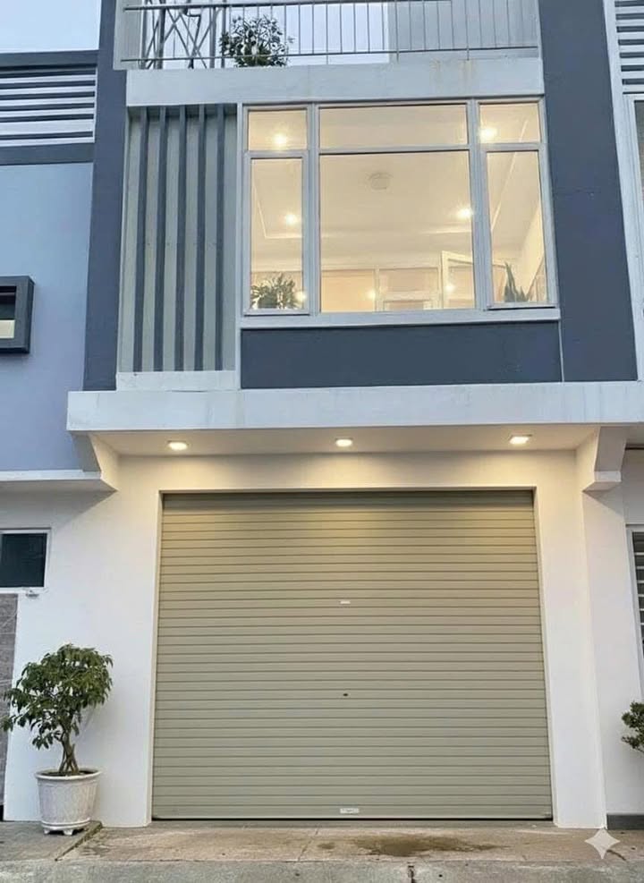 Bán gấp FrontHouse 2 mặt tiền đường Nay Der - Phường Phù Đổng, Pleiku, 82m² giá 4.95 tỷ - Vị trí đắc địa, sổ đỏ trao tay!