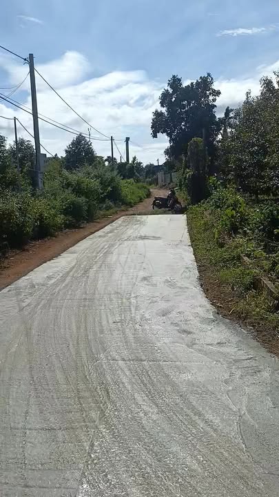 Đất thổ cư 165m² tại Thôn 10, Pơng Drang, giá chỉ 860 triệu - Đường thông, dân cư đông đúc!