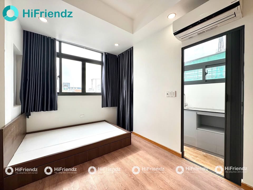 Cho thuê CHDV Cách Mạng Tháng 8, Quận 10 - Full nội thất, ban công siêu mới!