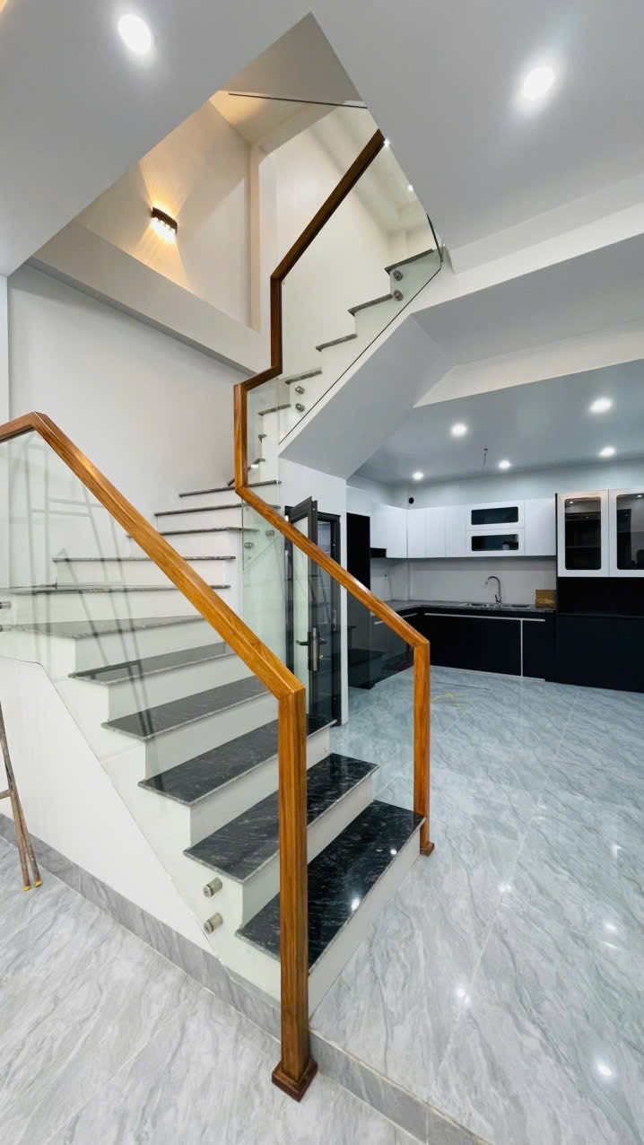 Nhà 4 tầng kinh doanh tại Quang Trung, Thái Bình 40m² - Hướng Tây Nam, Ô tô đỗ cửa!