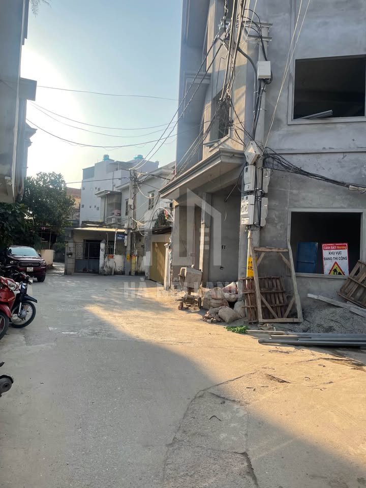 Nhà 5 tầng Cầu Diễn, Bắc Từ Liêm, 33m² chỉ 7 tỷ - Ô tô đỗ cửa, sẵn sàng vào ở!