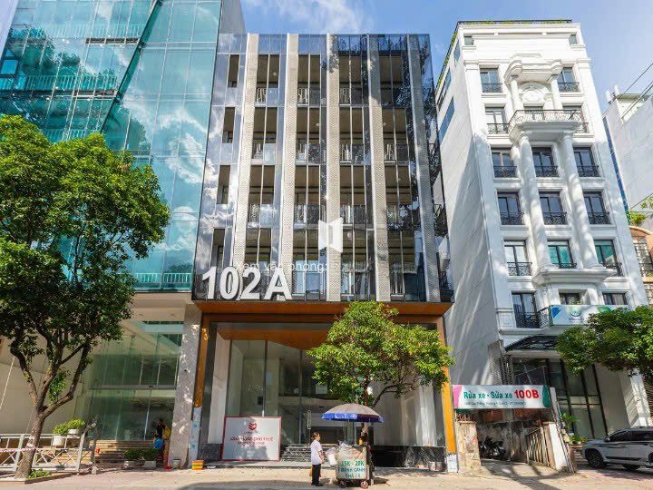 Cho thuê tòa nhà văn phòng 102A Cao Thắng, Q.3 – Thiết kế hiện đại, vị trí đắc địa!