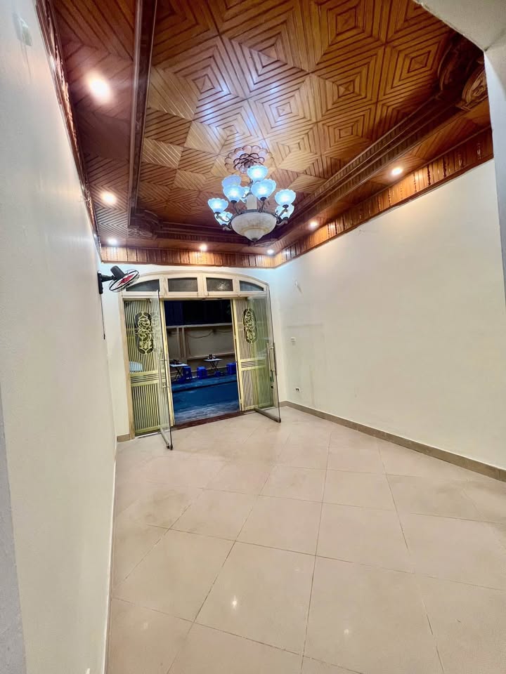 Nhà cho thuê 5 tầng tại Giảng Võ, Đống Đa 50m² - Địa thế đẹp, thuận lợi kinh doanh!