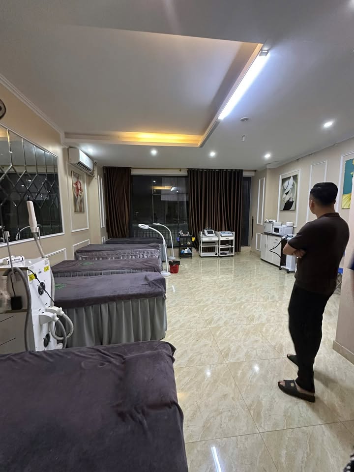 Shophouse Nguyễn Thái Học Vinh 110m² giá 20 triệu - Mặt tiền 6m, tiện nghi đầy đủ!