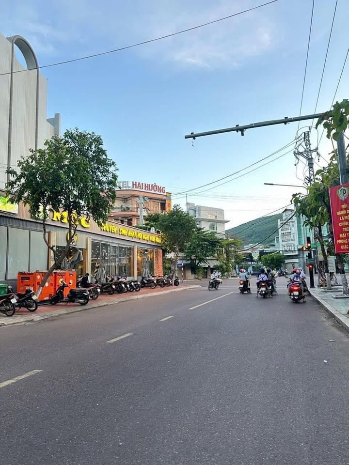 Cho thuê nguyên căn góc 2 mặt tiền Nguyễn Thị Định, Quy Nhơn 150m² - Vị trí đắc địa cho kinh doanh!