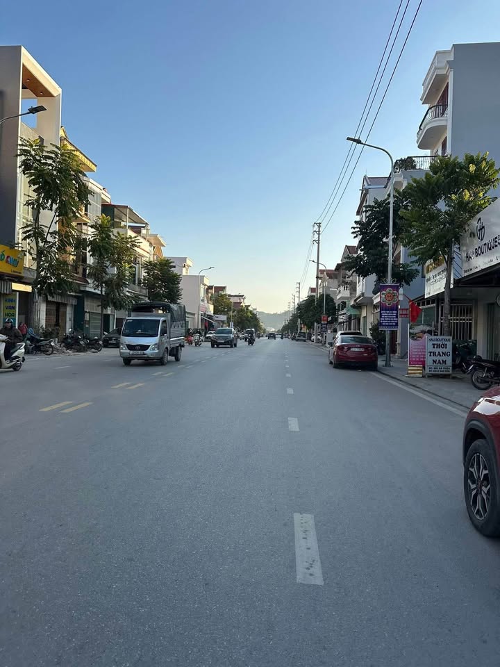 Lô đất 68m² đường Bà Triệu, phường Đông Kinh, giá chỉ 1.3 tỷ - Sẵn sàng ở ngay!