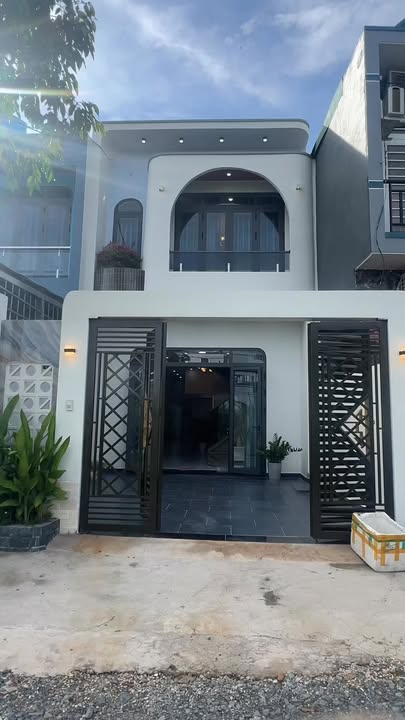 Nhà phố Đức Hòa Long An 104m² giá 2.68 tỷ - Nhà mới hoàn công, đầy đủ nội thất cao cấp