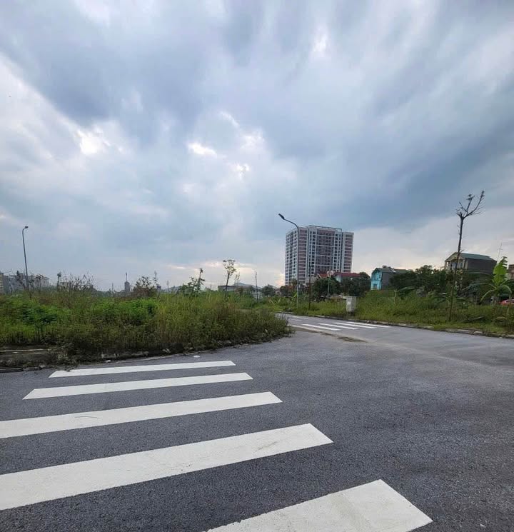 Đất lô góc Khắc Niệm 102m² giá 9 tỷ - Hướng Đông, mặt tiền rộng rãi!