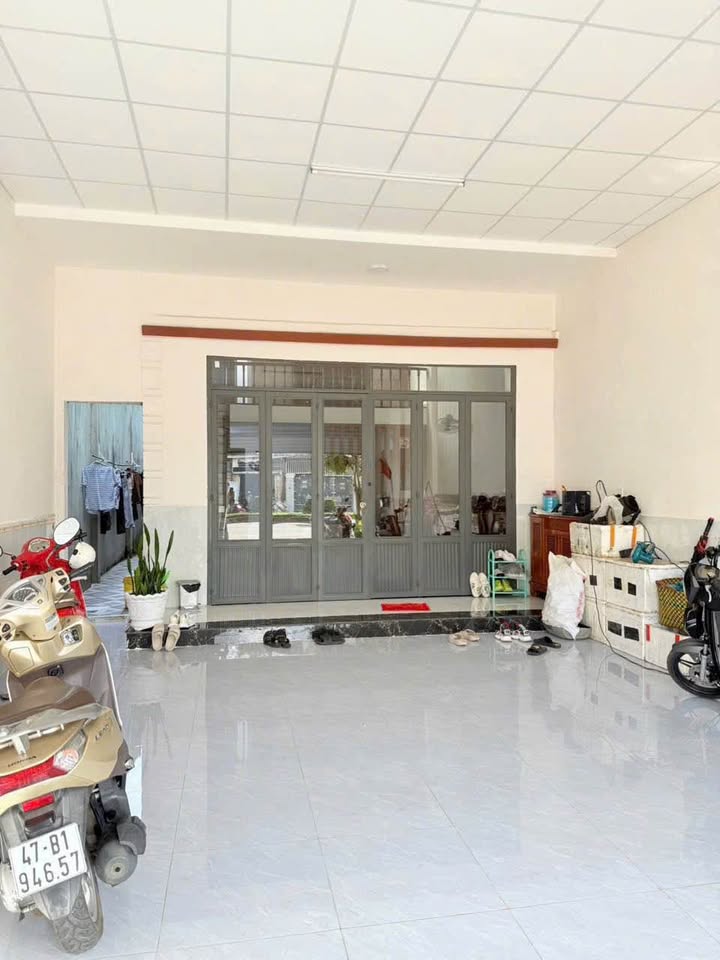 Nhà mặt tiền Quốc Lộ 14 - Nguyễn Văn Linh 210m² giá 6.2 tỷ - Kinh doanh sầm uất ngay chợ EatU