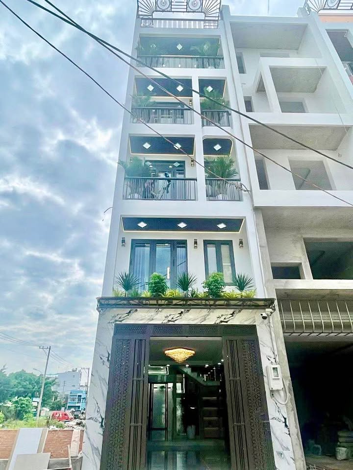 Nhà phố 5 tầng tại Tân Chánh Hiệp 25, quận 12, giá 7.95 tỷ - Nội thất cao cấp, thang máy