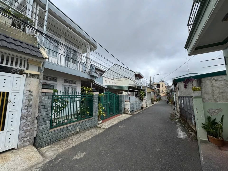 Nhà riêng 200m² Đà Lạt - Mặt tiền đường Phan Chu Trinh, giá chỉ 11.5 tỷ!