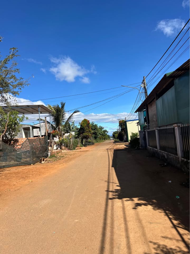 Đất kinh doanh An Phú Ea Kar 1291m² giá 38.775 tỷ - Mặt bằng đã có sẵn quán cà phê và sân bóng