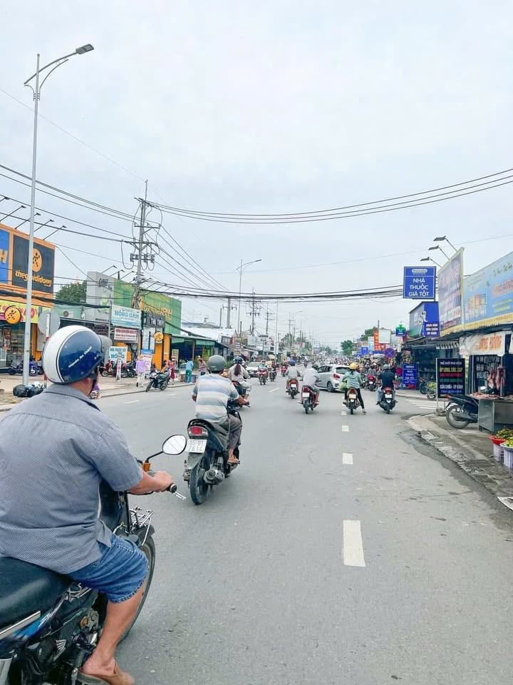 Đất nền mặt tiền Làng Hoa Kiểng Bà Bộ, Cần Thơ 70m² giá 2.45 tỷ - Sẵn sàng giao dịch ngay!