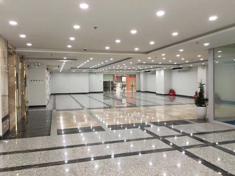 Mặt bằng kinh doanh Nguyễn Văn Cừ - Bồ Đề 238m² giá 62 triệu - Thích hợp làm văn phòng và showroom!